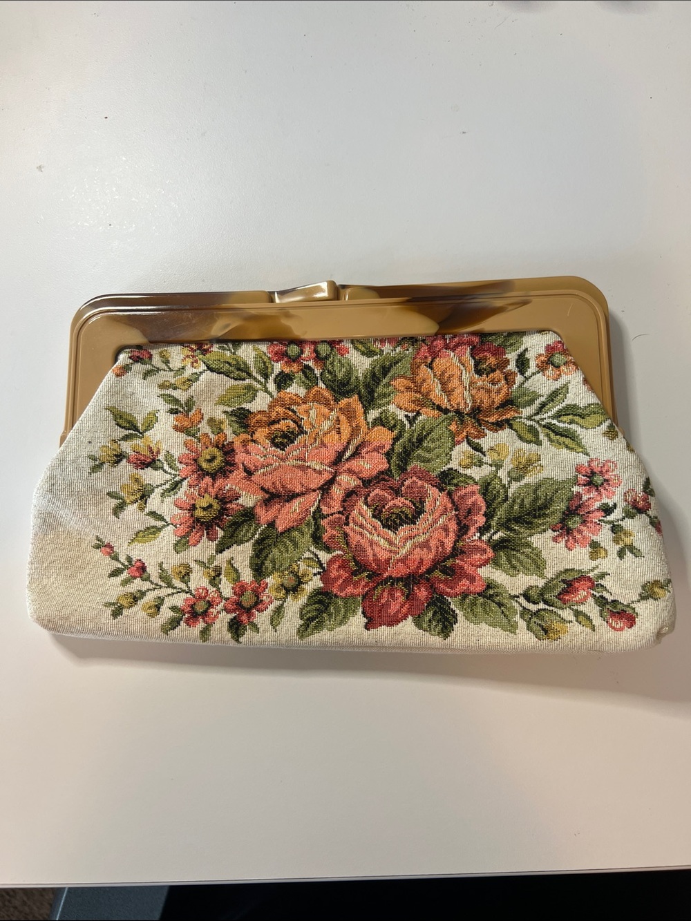 Vintage floral tapestry clutch purse with plastic frame, Mid-20th century